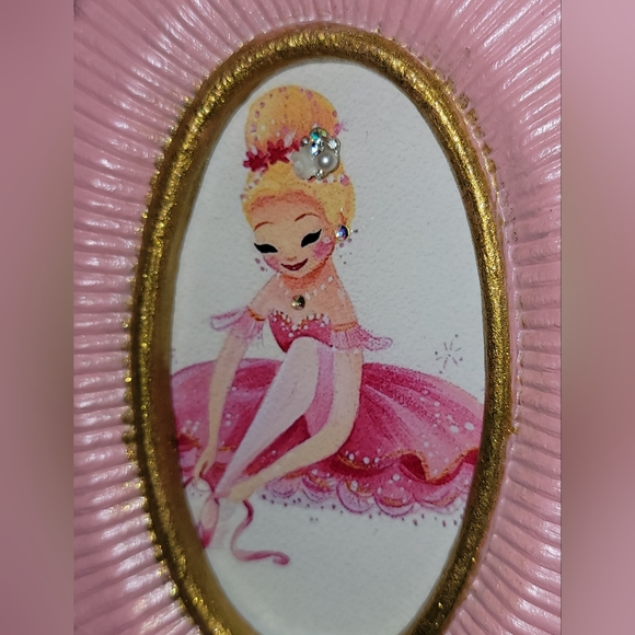 Upcycled 3d framed art with ballerina - Picture 10 of 11